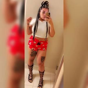 Meet your Posher, Desiree